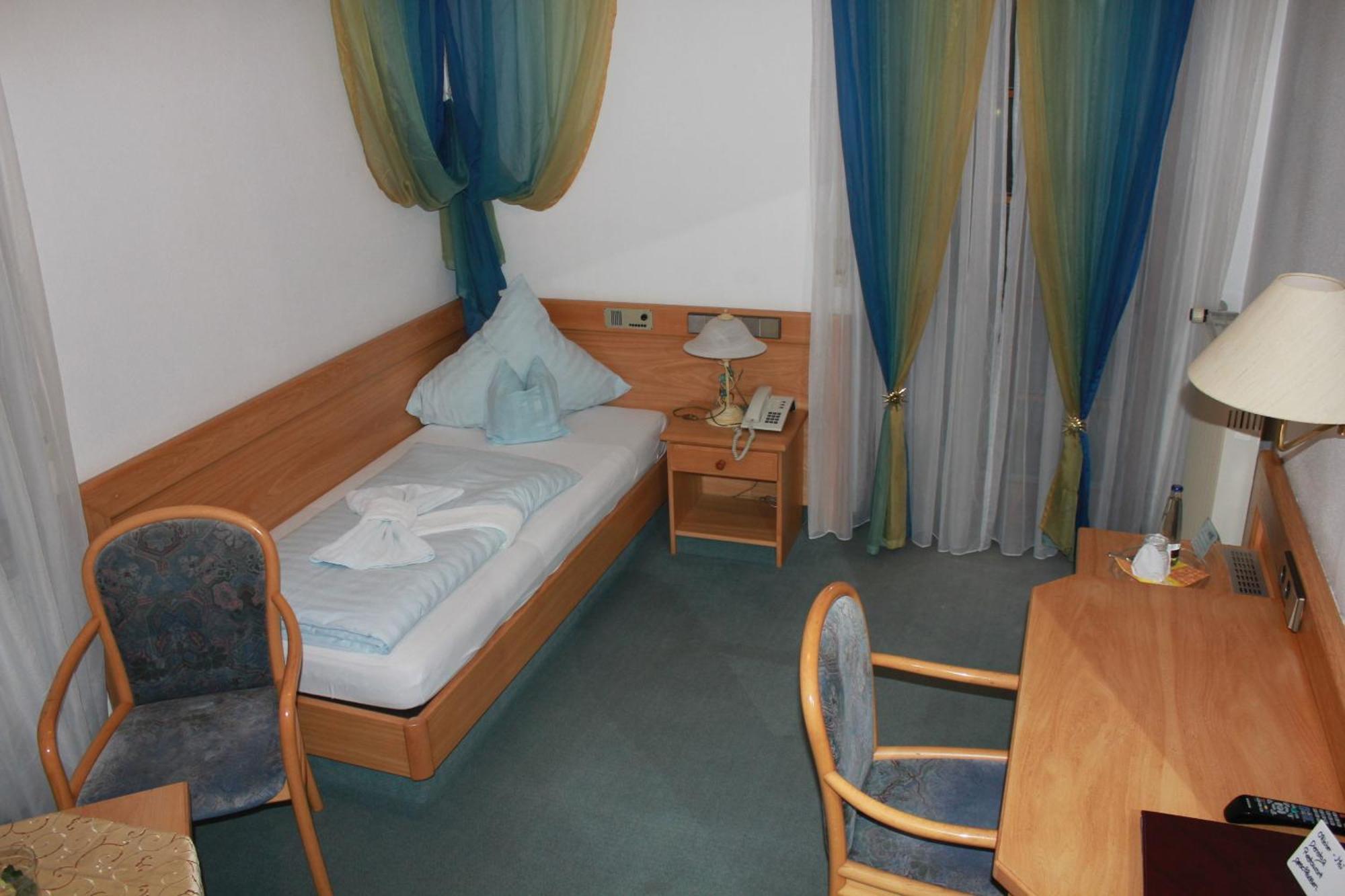 Landgasthaus & Hotel Kurfer Hof Bad Endorf Ruang foto